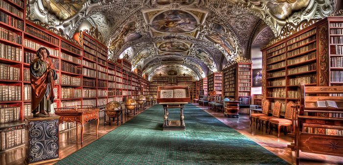 Informatiemanagement in de vorm van een bibliotheek. In dir geval de bibliotheek van Praag.